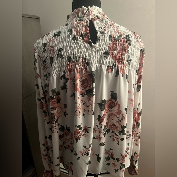 flowered print top - Picture 2 of 5